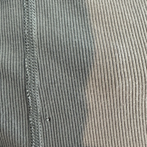 Vuori Pose Plyo Tank w/ Defect - Picture 11 of 11